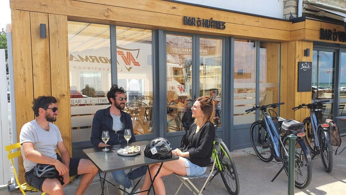 gourmetsykletur bar a huitres o beach arromanches danielle dumas crt normandie 1 p6